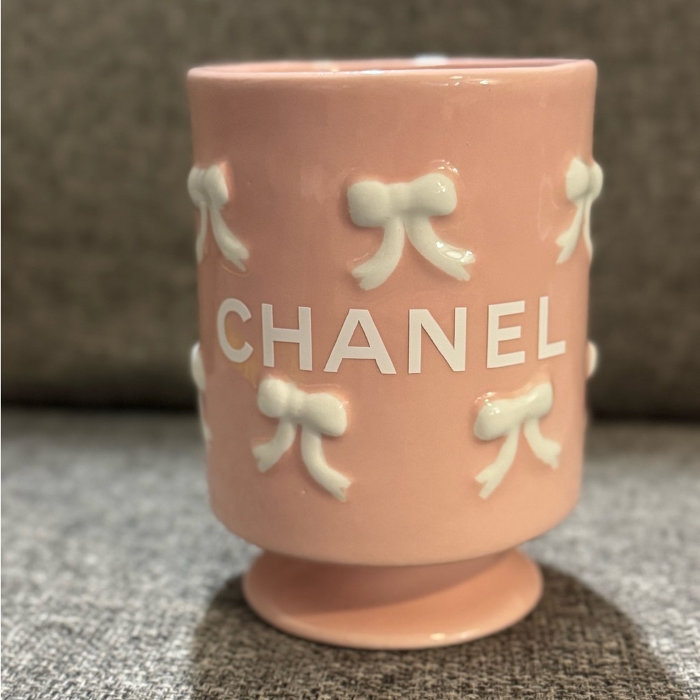 ❗️LAST❗️CHANEL Pink and White Brush Holder - Picture 6 of 7